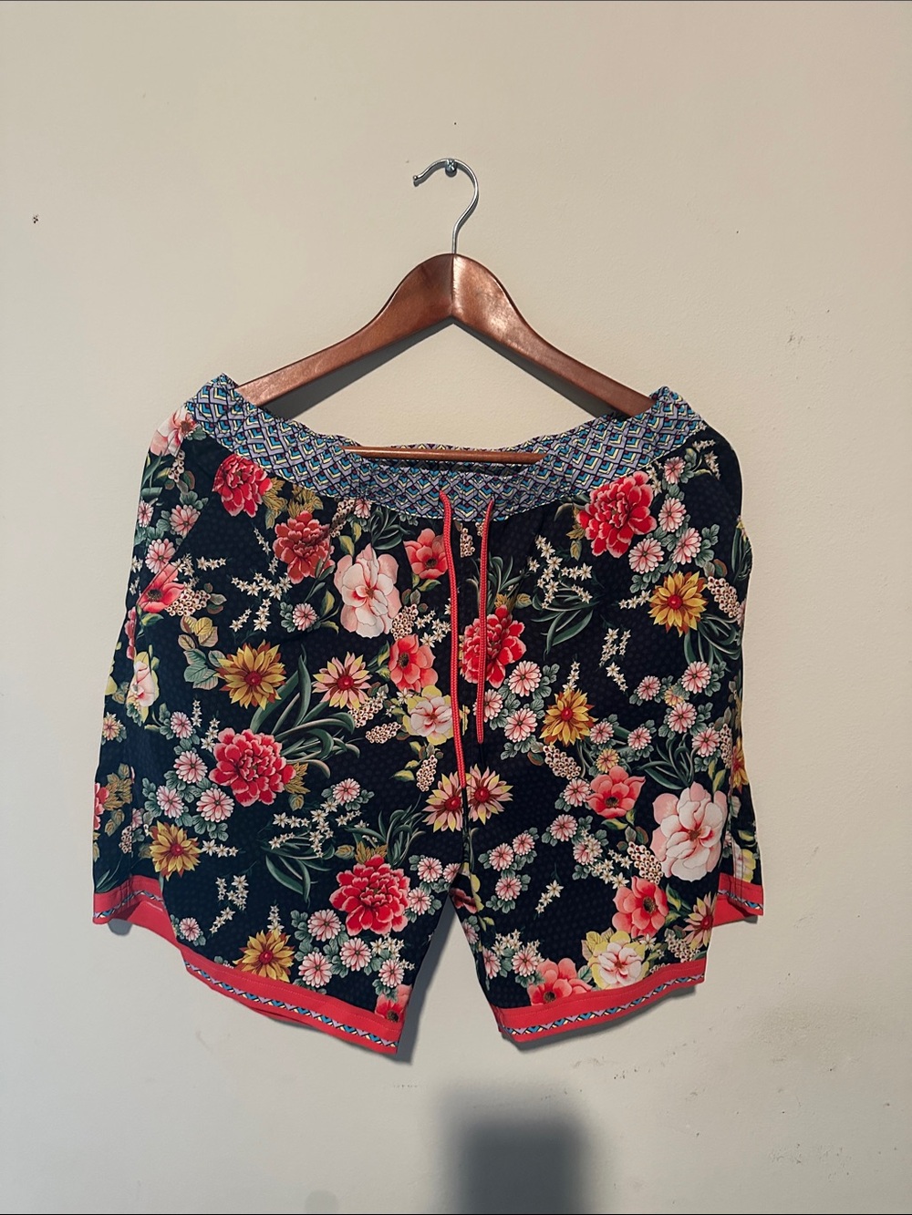 Floral Drawstring menShorts - Black/Pink